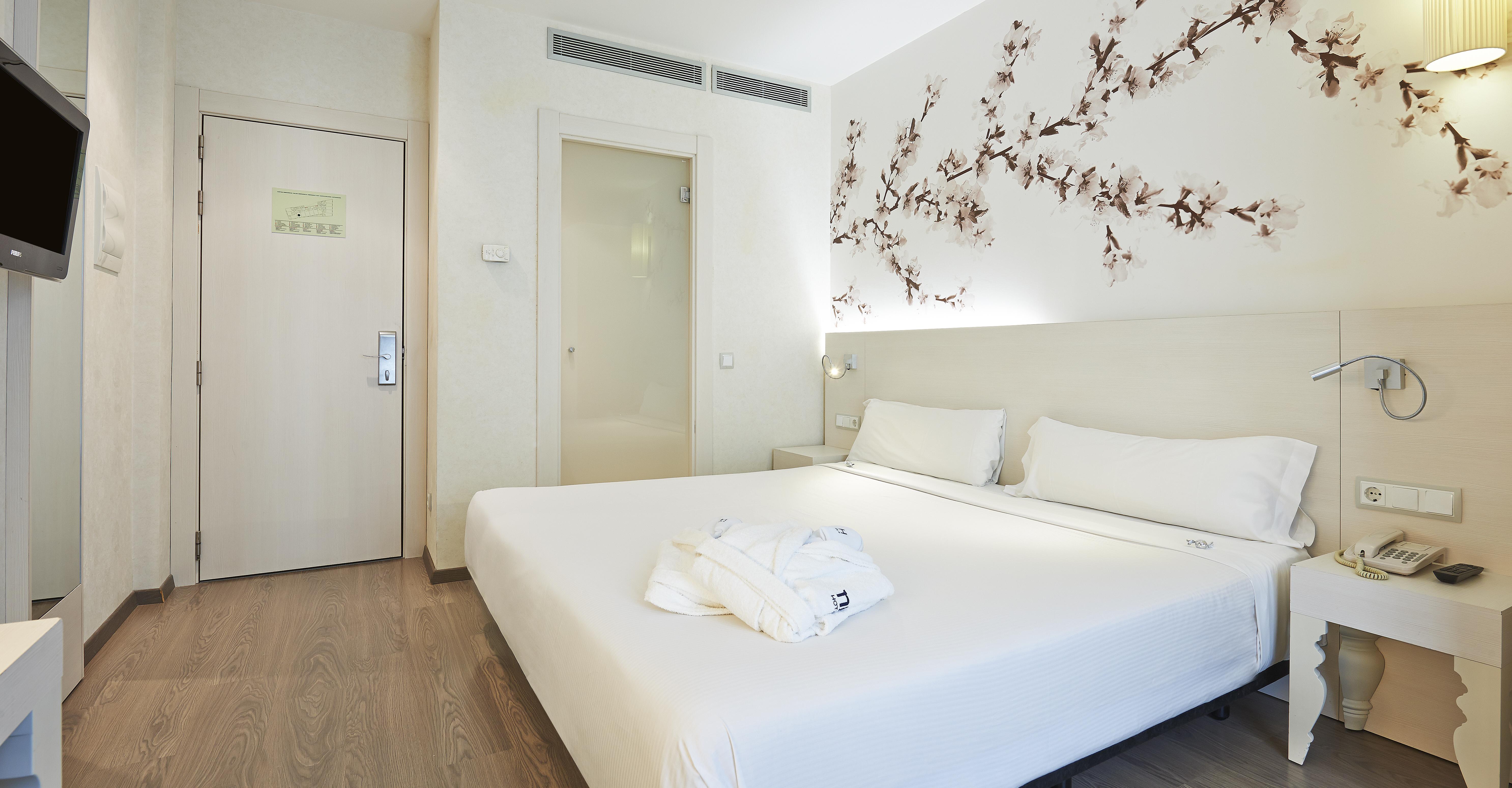 Hotel Hesperia Ramblas 4*