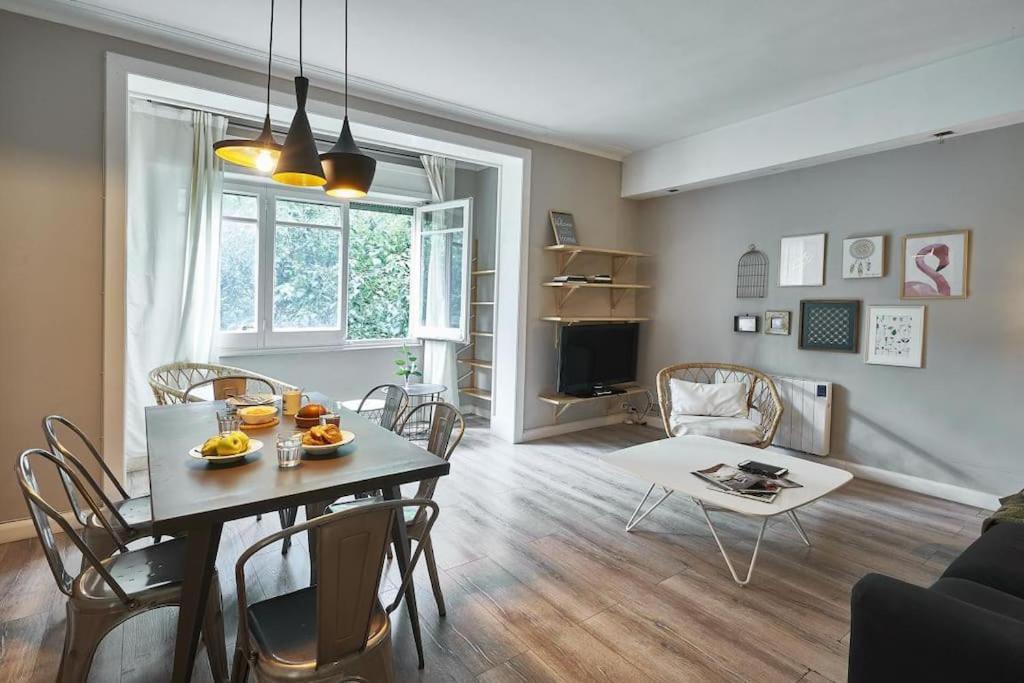 Magnificent 4 Bedroom In Eixample Apartment Barcelona