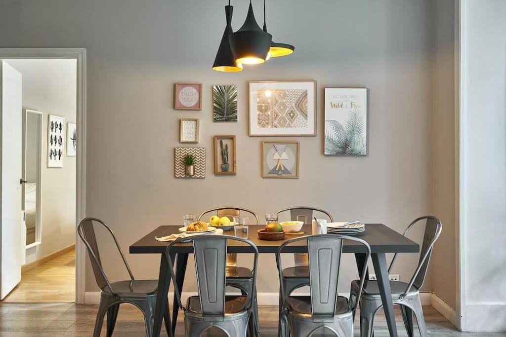 Magnificent 4 Bedroom In Eixample Apartment *