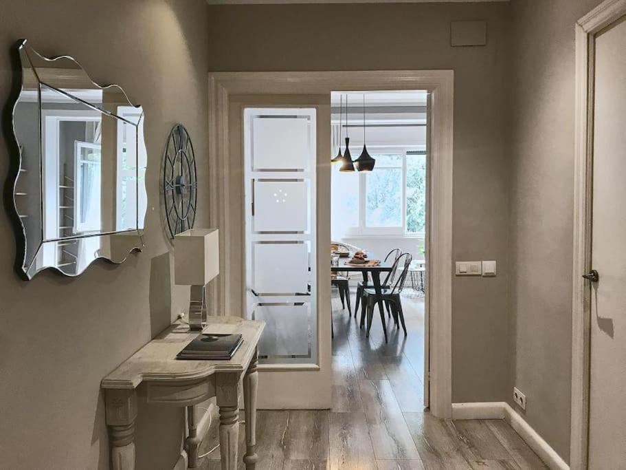 Magnificent 4 Bedroom In Eixample Apartment Barcelona