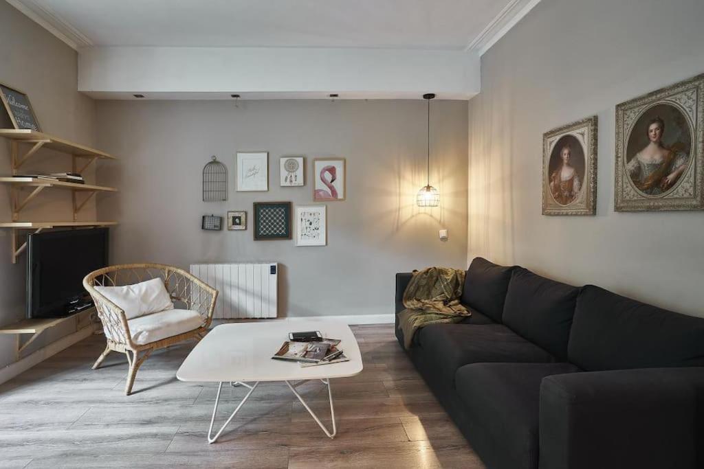 Magnificent 4 Bedroom In Eixample Apartment Barcelona