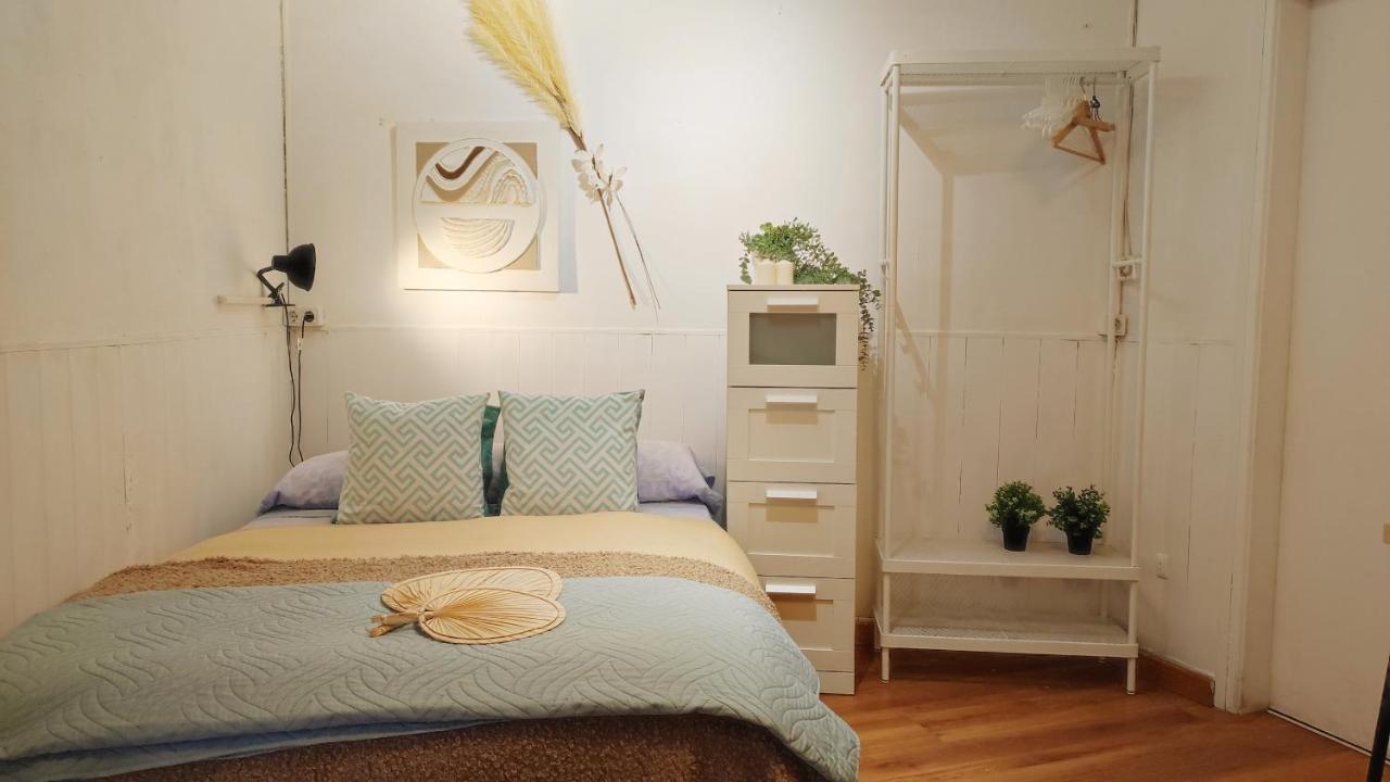 With Bathroom, Refrigerator And Microwave Apartamento