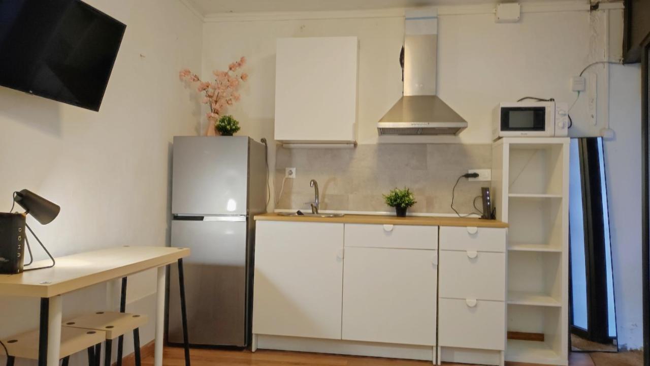 Apartamento With Bathroom, Refrigerator And Microwave *