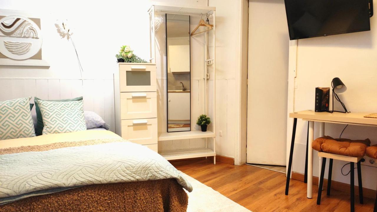 With Bathroom, Refrigerator And Microwave Apartamento