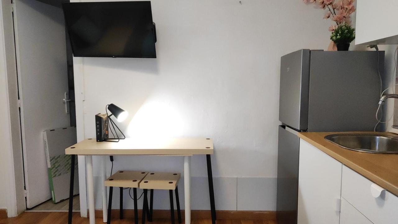Apartamento With Bathroom, Refrigerator And Microwave *