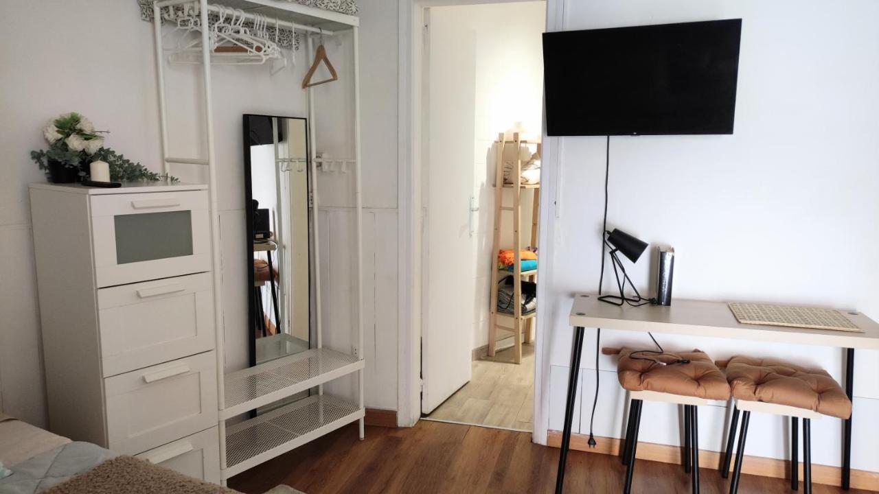 With Bathroom, Refrigerator And Microwave Apartamento