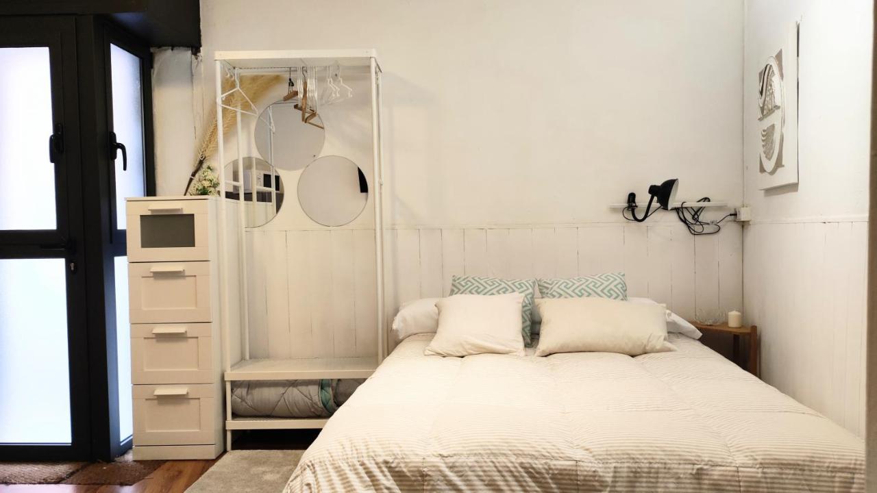 With Bathroom, Refrigerator And Microwave *