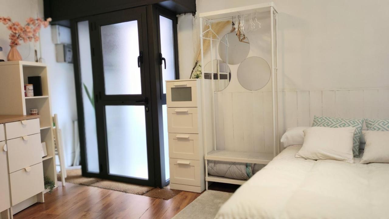 Apartamento With Bathroom, Refrigerator And Microwave
