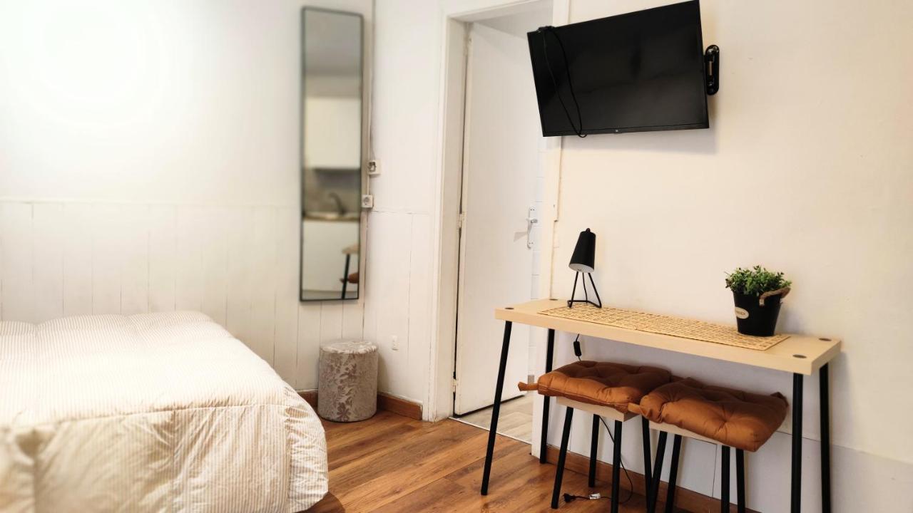 With Bathroom, Refrigerator And Microwave *