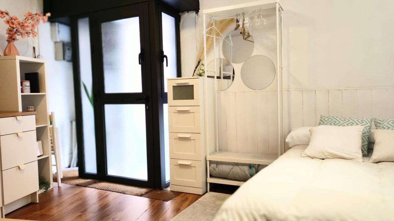 Apartamento With Bathroom, Refrigerator And Microwave *