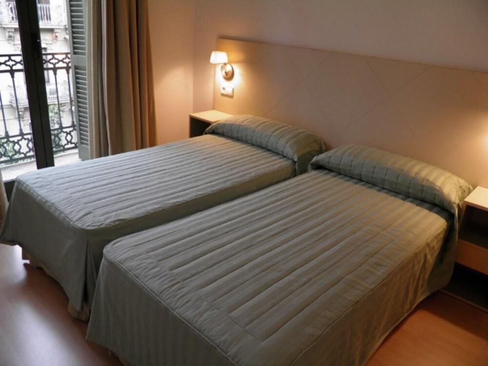 Sant Jordi Fontanella Apartment Barcelona
