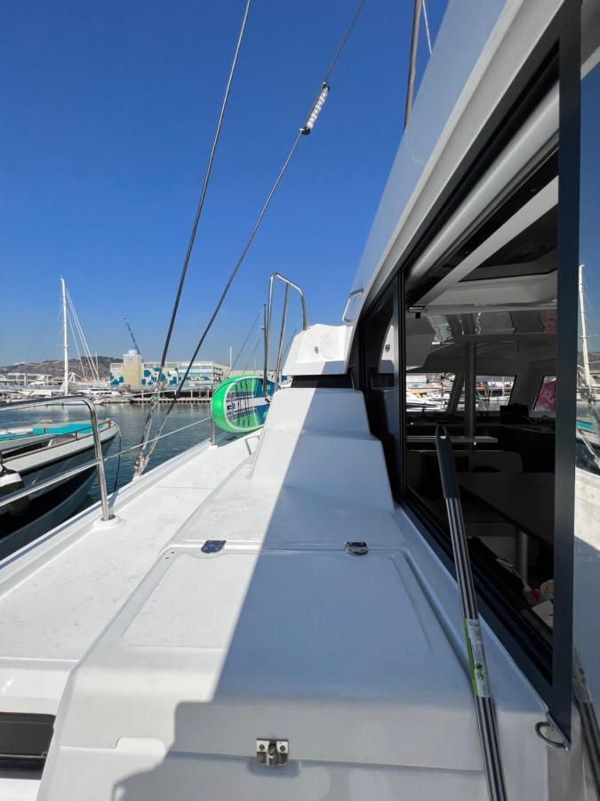 Botel Private Exclusive Catamaran 'hang Loose' *