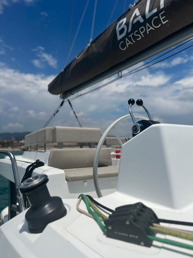 Botel Private Exclusive Catamaran 'hang Loose' Barcelona
