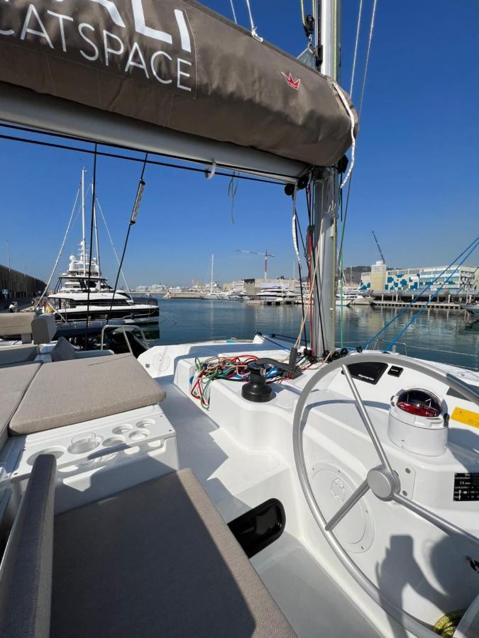 Private Exclusive Catamaran 'hang Loose' Botel *