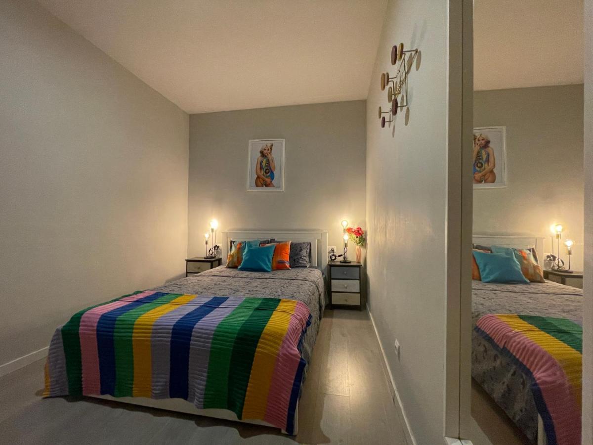By Plaza Universidad Hostel *