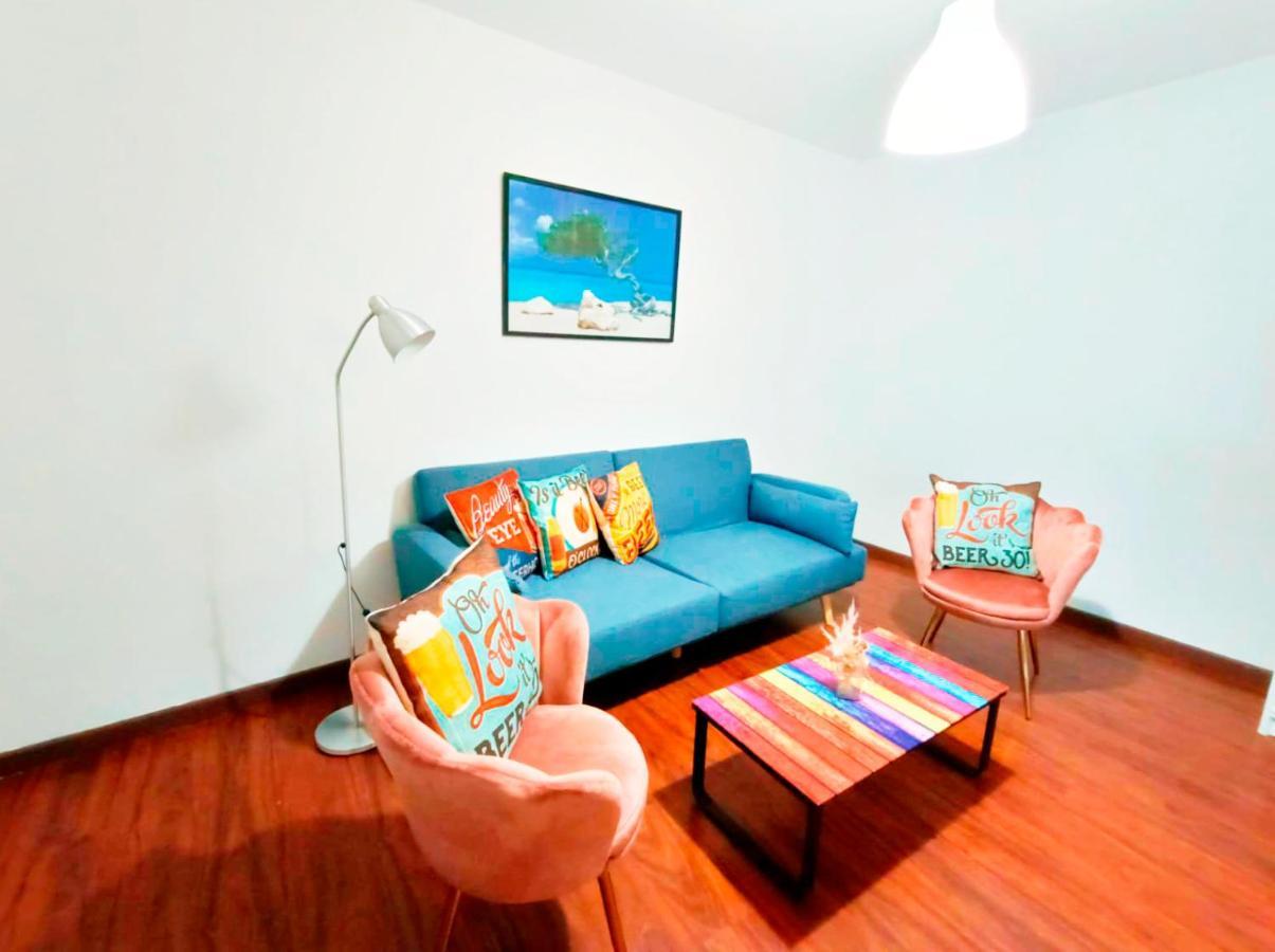By Plaza Real Budget Hostel *