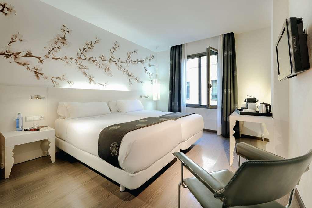 Hotel Hesperia Ramblas 4*