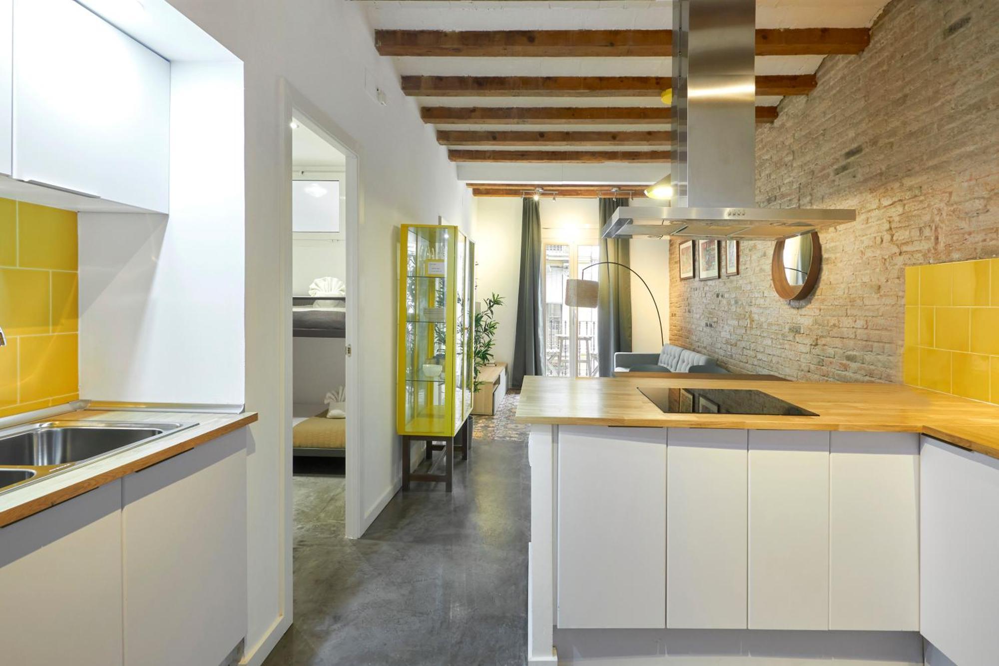 64 In A Typical Barcelona's Old Building Apartment *