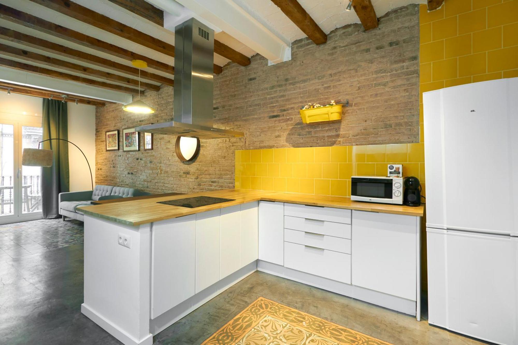 64 In A Typical Barcelona's Old Building Apartment *