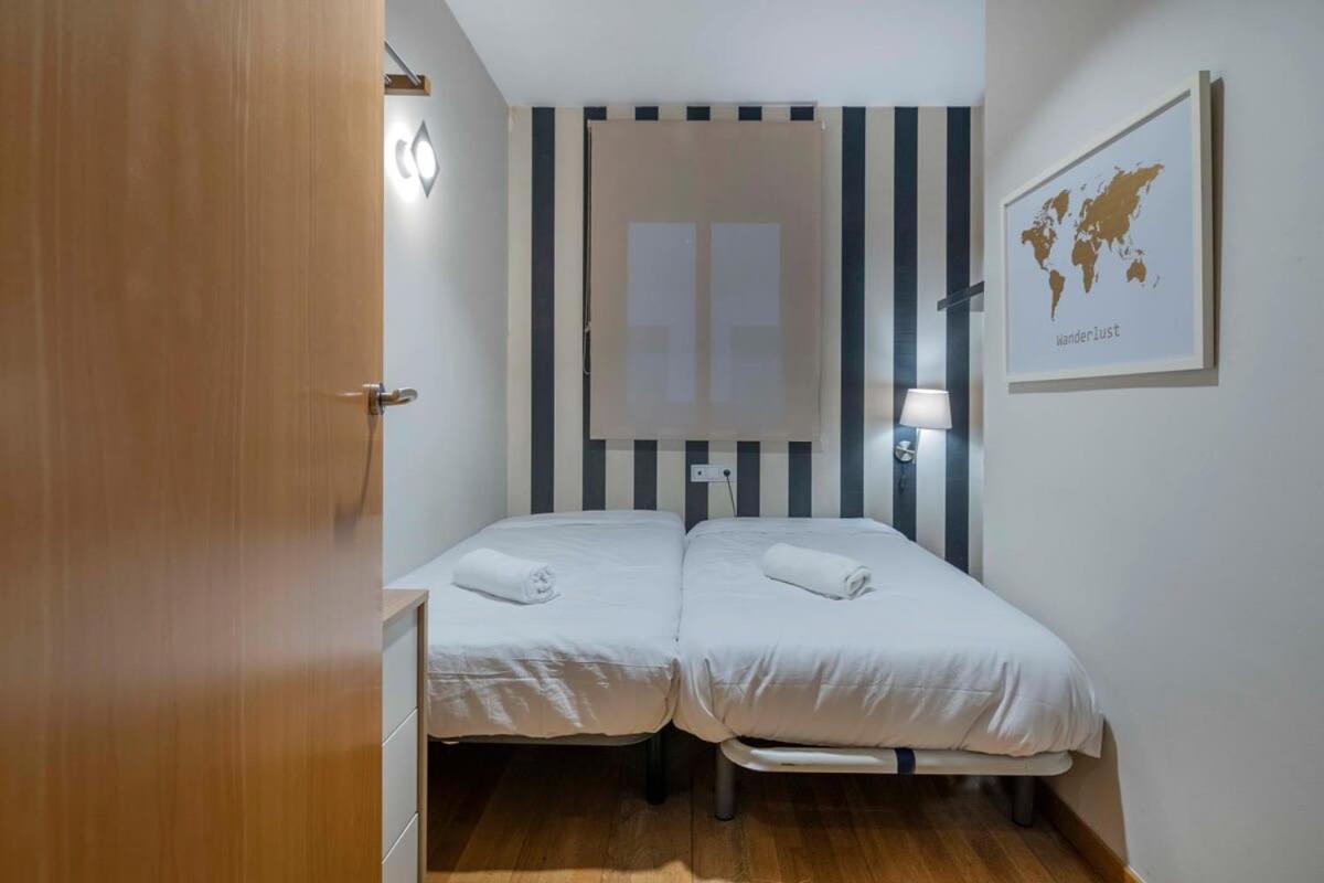 Apartment 2 Bedroom With Balcony In Eixample 4-2 Barcelona