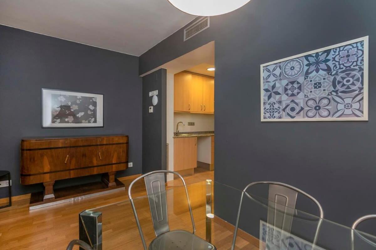 2 Bedroom With Balcony In Eixample 4-2 Apartment Barcelona