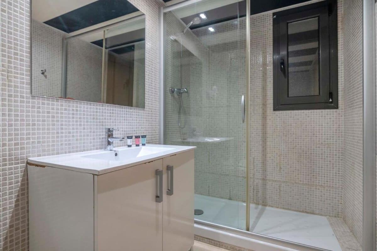 2 Bedroom With Balcony In Eixample 4-2 * Barcelona