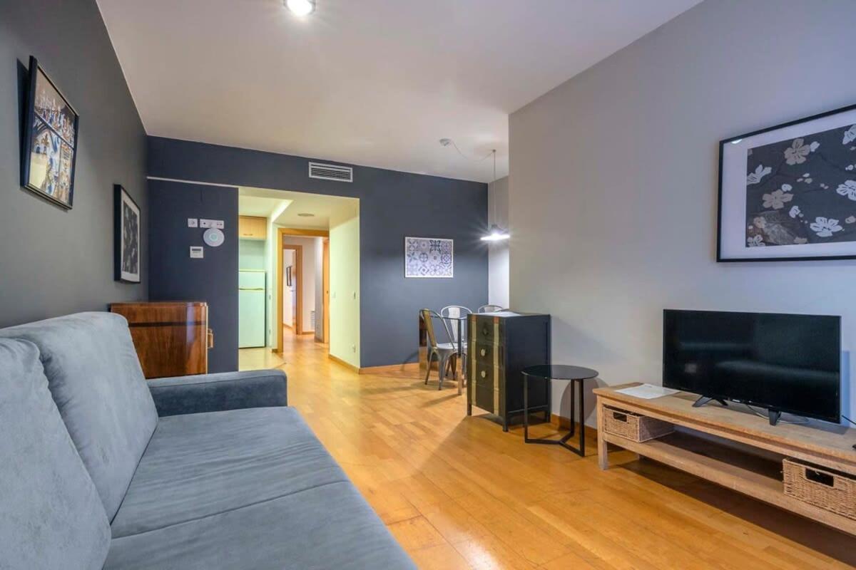 Apartment 2 Bedroom With Balcony In Eixample 4-2 *