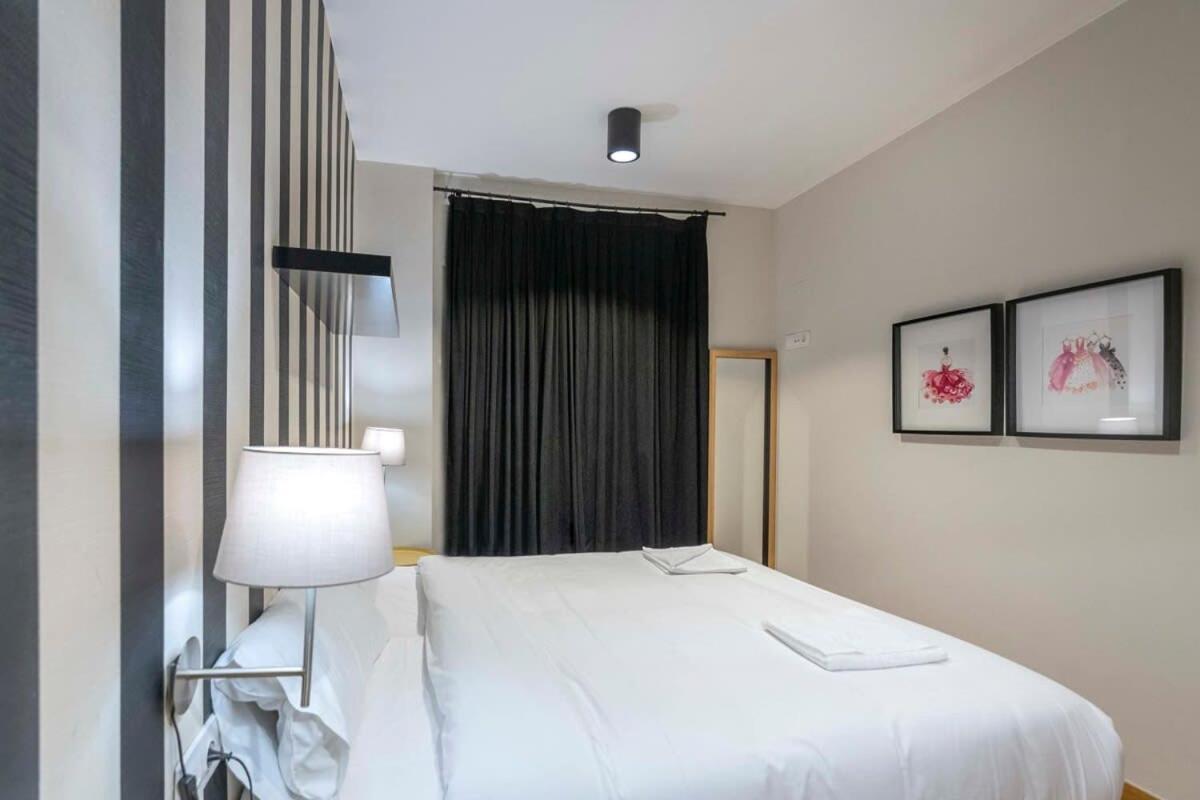 2 Bedroom With Balcony In Eixample 4-2 * Barcelona