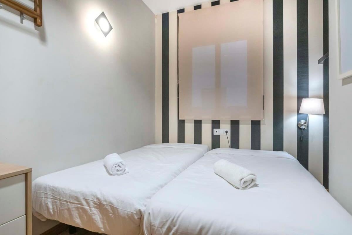 Apartment 2 Bedroom With Balcony In Eixample 4-2