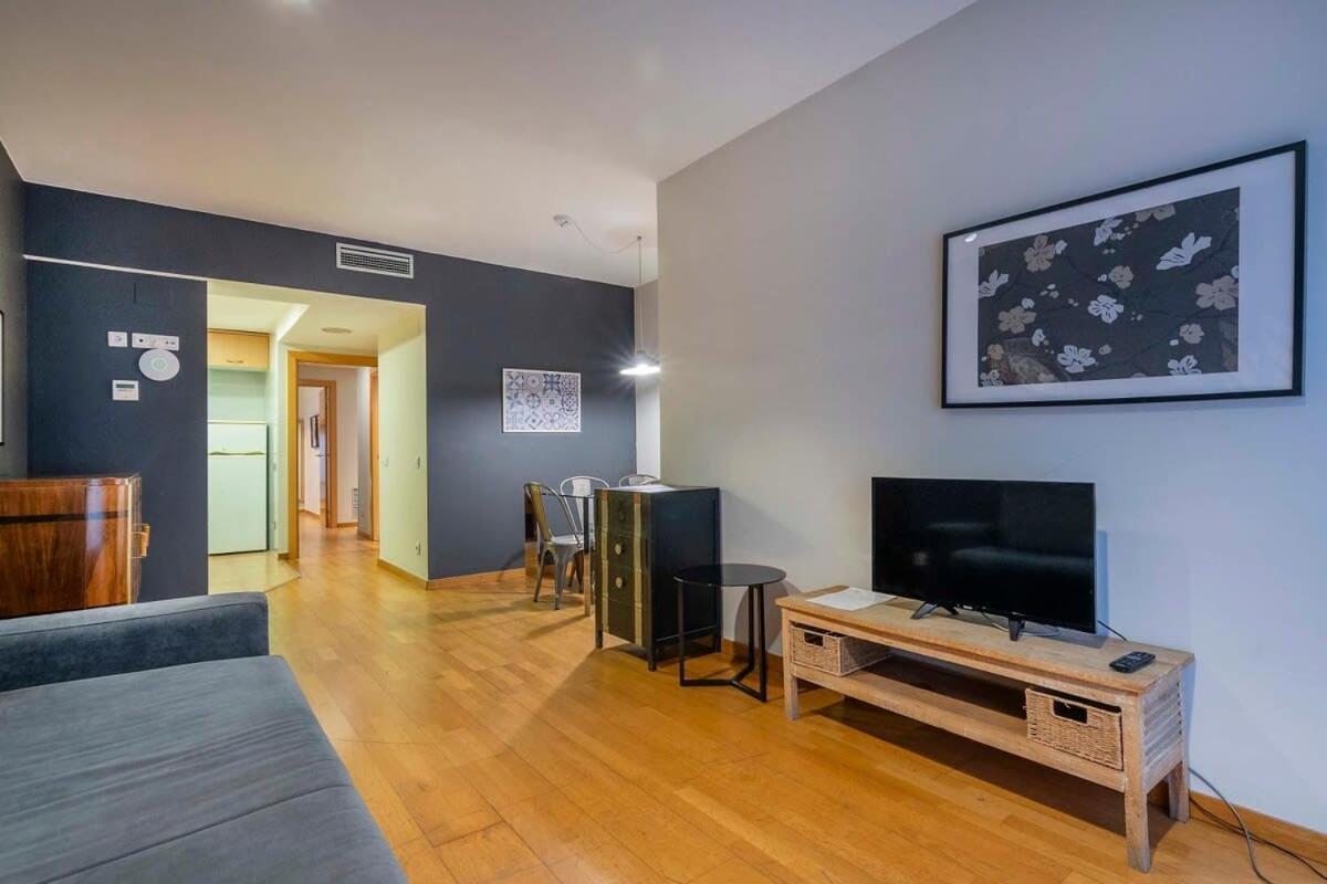 2 Bedroom With Balcony In Eixample 4-2 Apartment Barcelona
