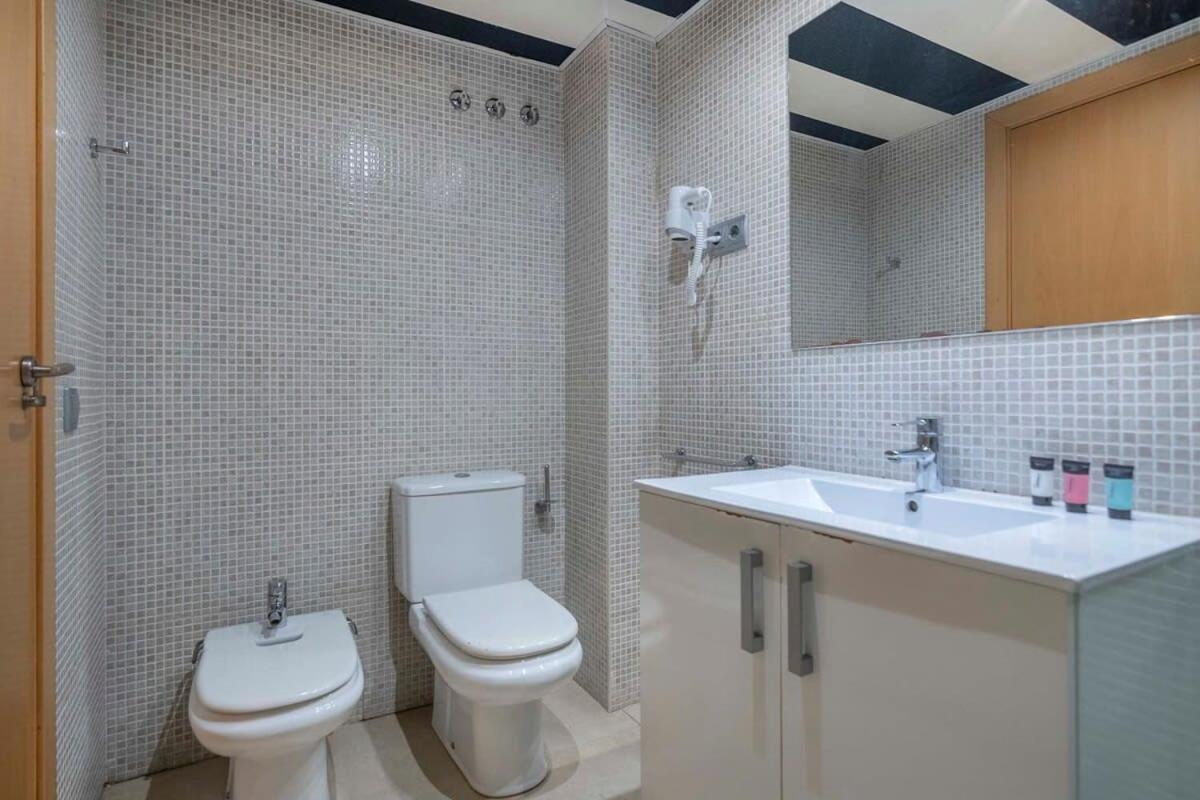 2 Bedroom With Balcony In Eixample 4-2 Apartment