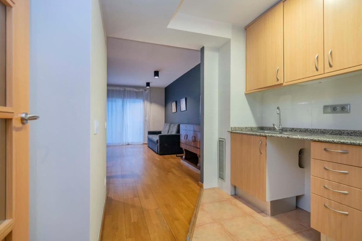 2 Bedroom With Balcony In Eixample 4-2 Apartment *