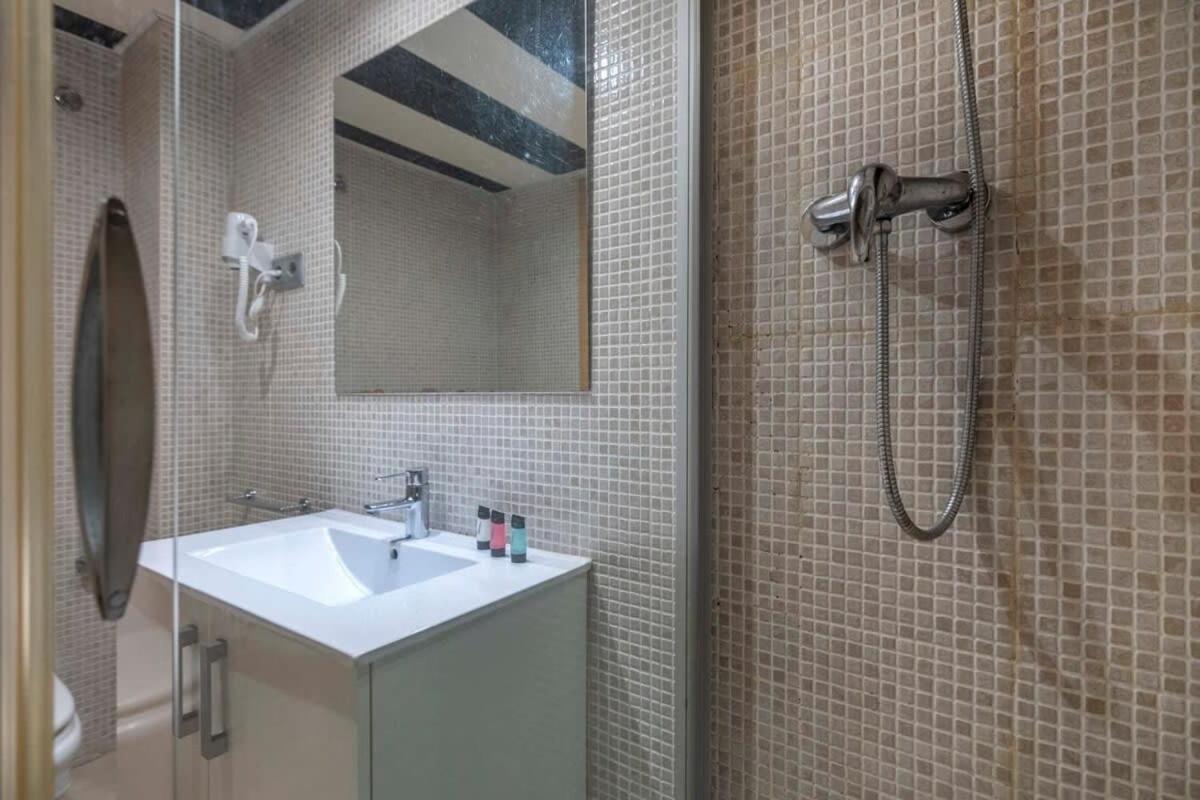2 Bedroom With Balcony In Eixample 4-2