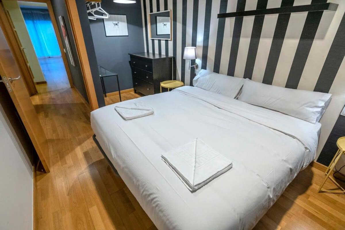 2 Bedroom With Balcony In Eixample 4-2 *
