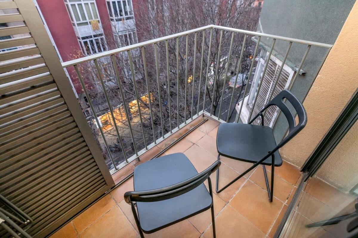 2 Bedroom With Balcony In Eixample 4-2 Apartment *