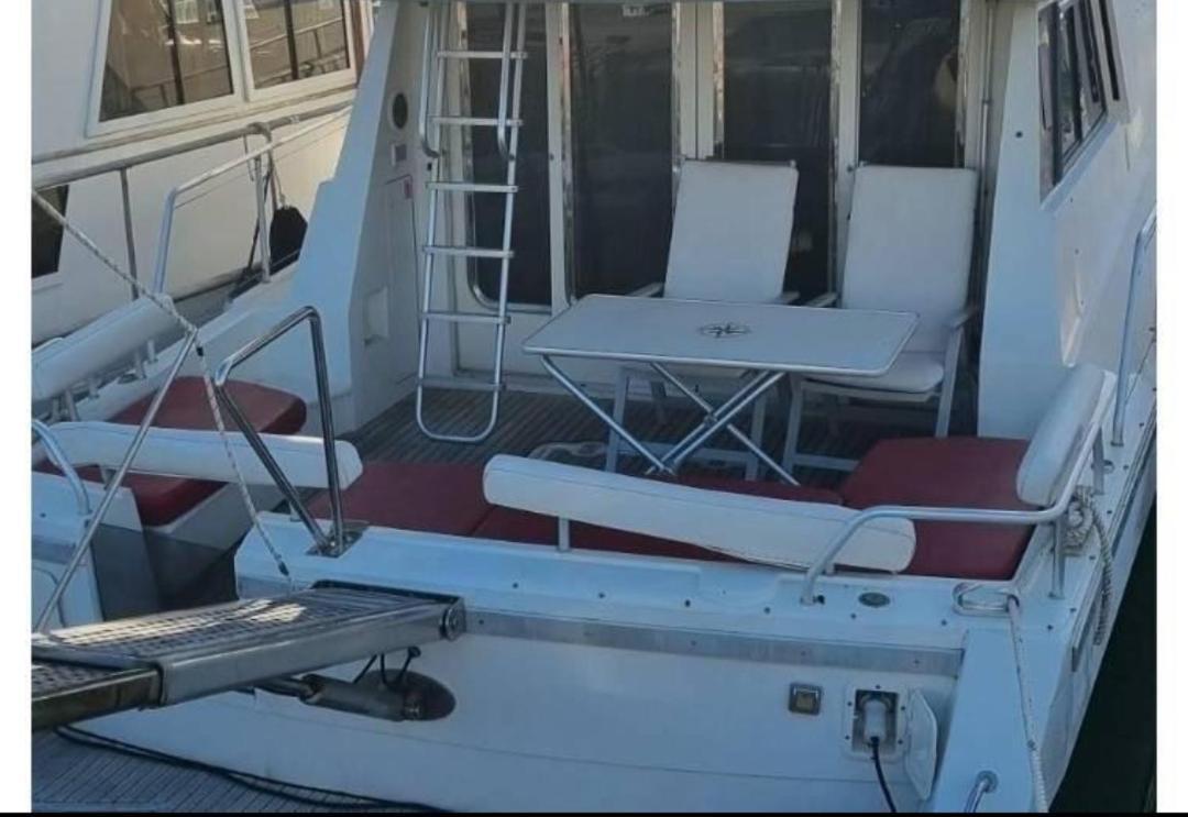 Barco Botel *