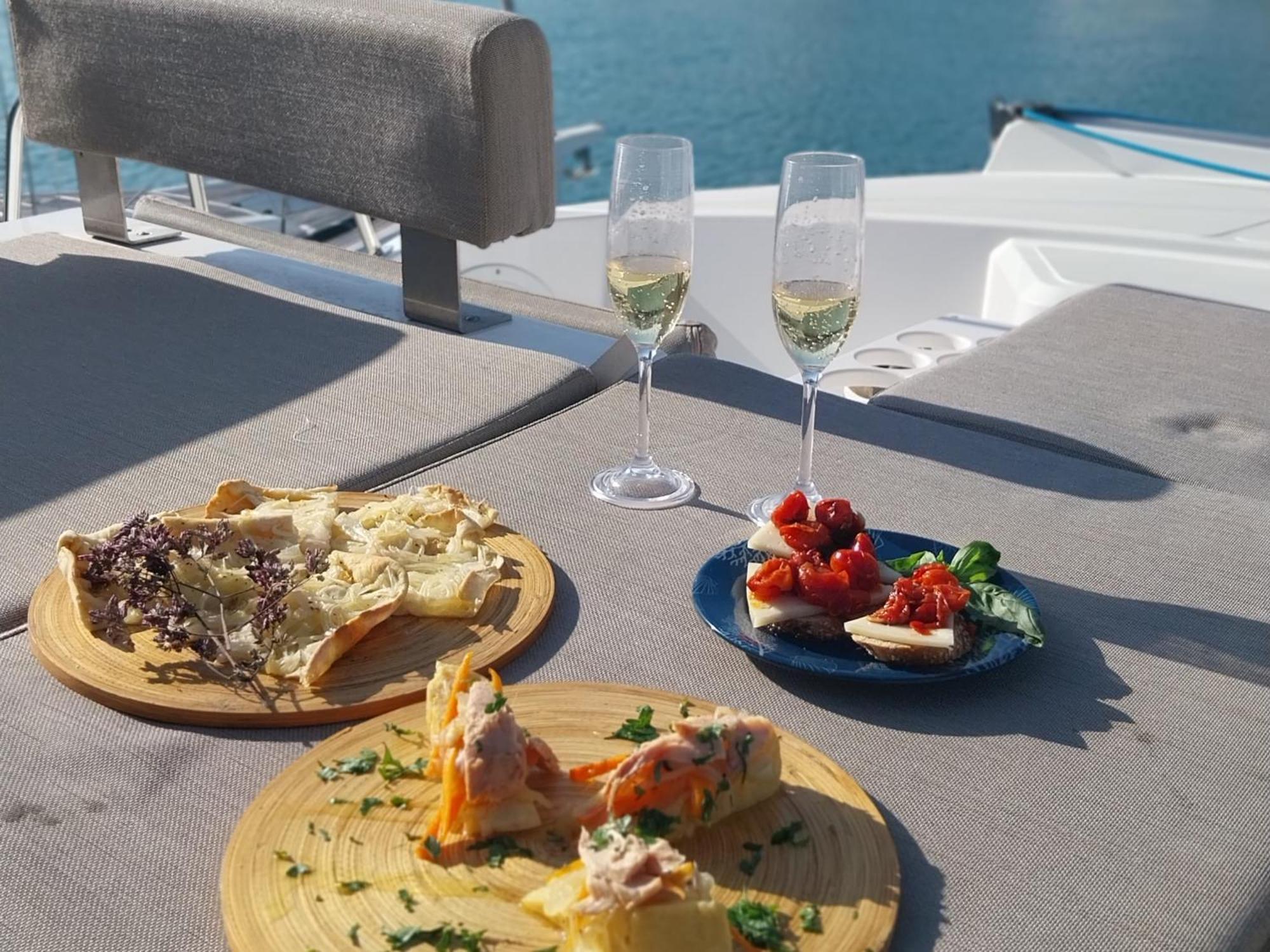 Private Exclusive Catamaran 'hang Loose' Botel Barcelona
