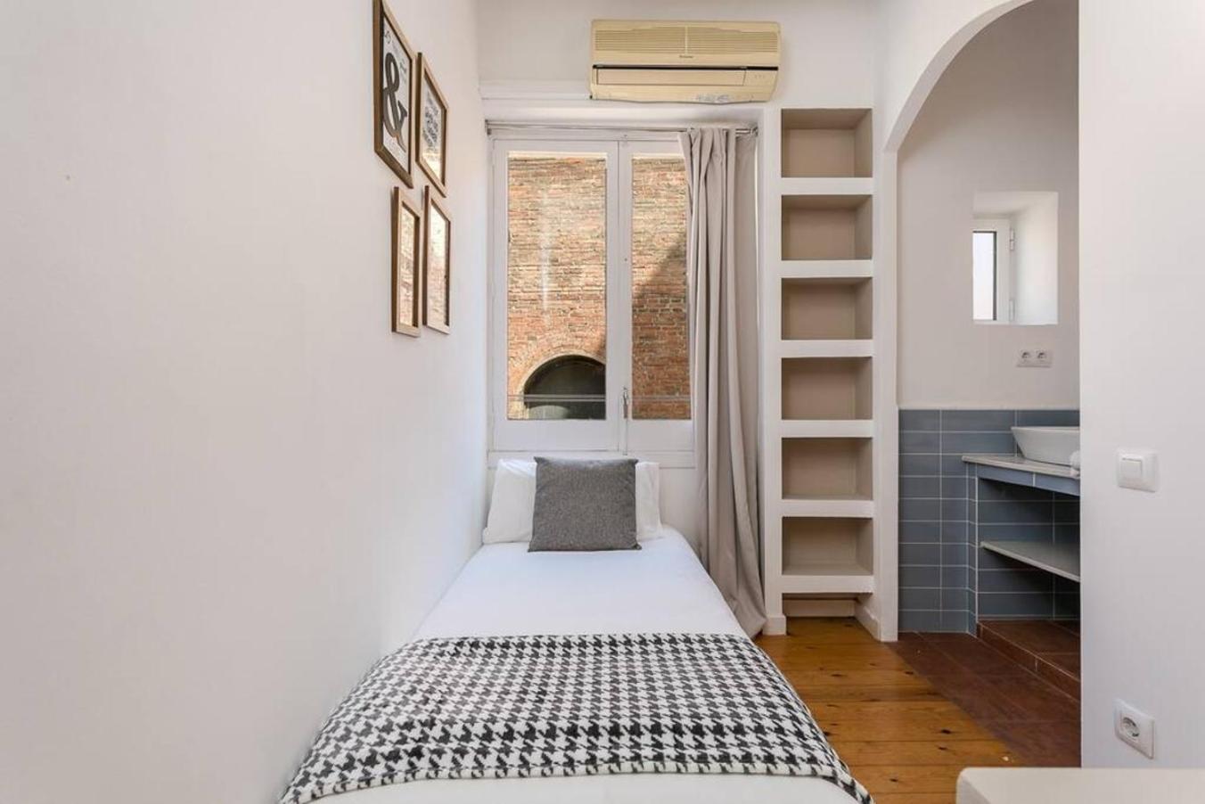 Luxurious With Awesome Rooftop Appartement