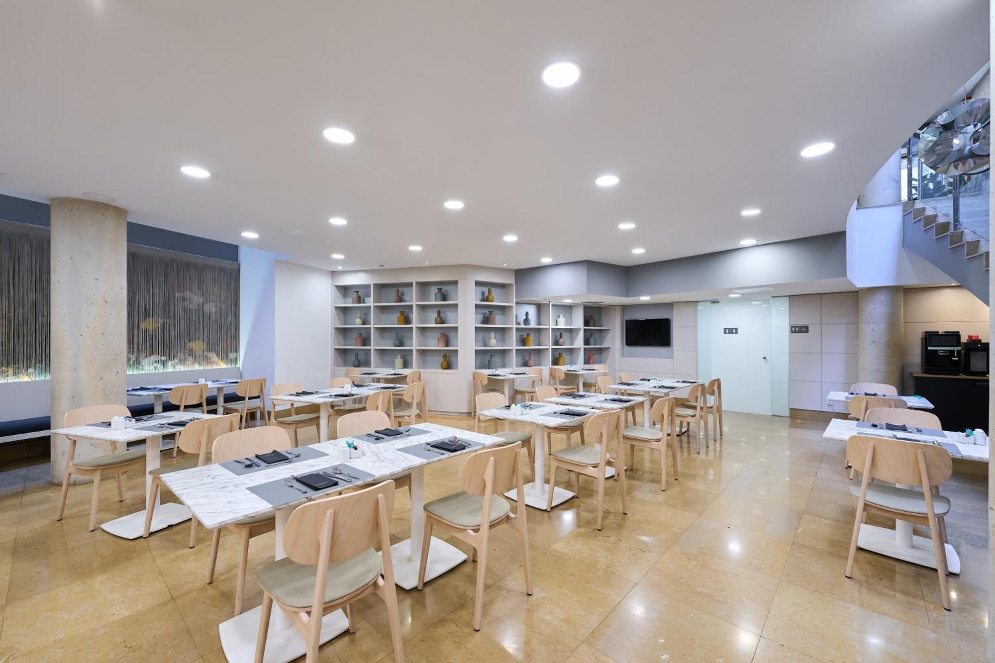 Hotel Hesperia Ramblas 4*