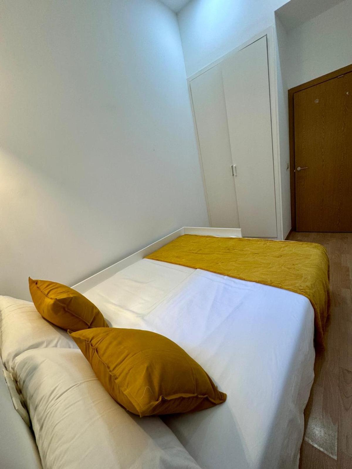Pamis Sants, Apartment *