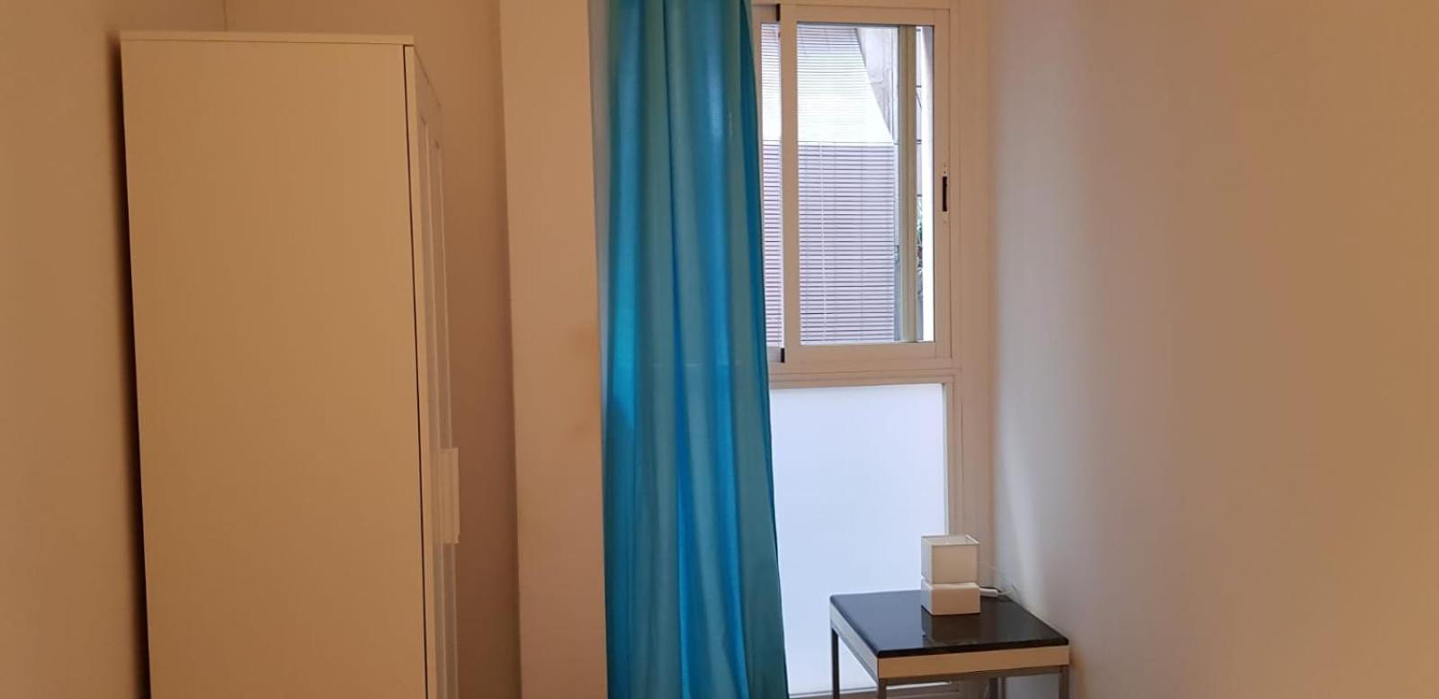 By Port Vell Hostel Barcelona