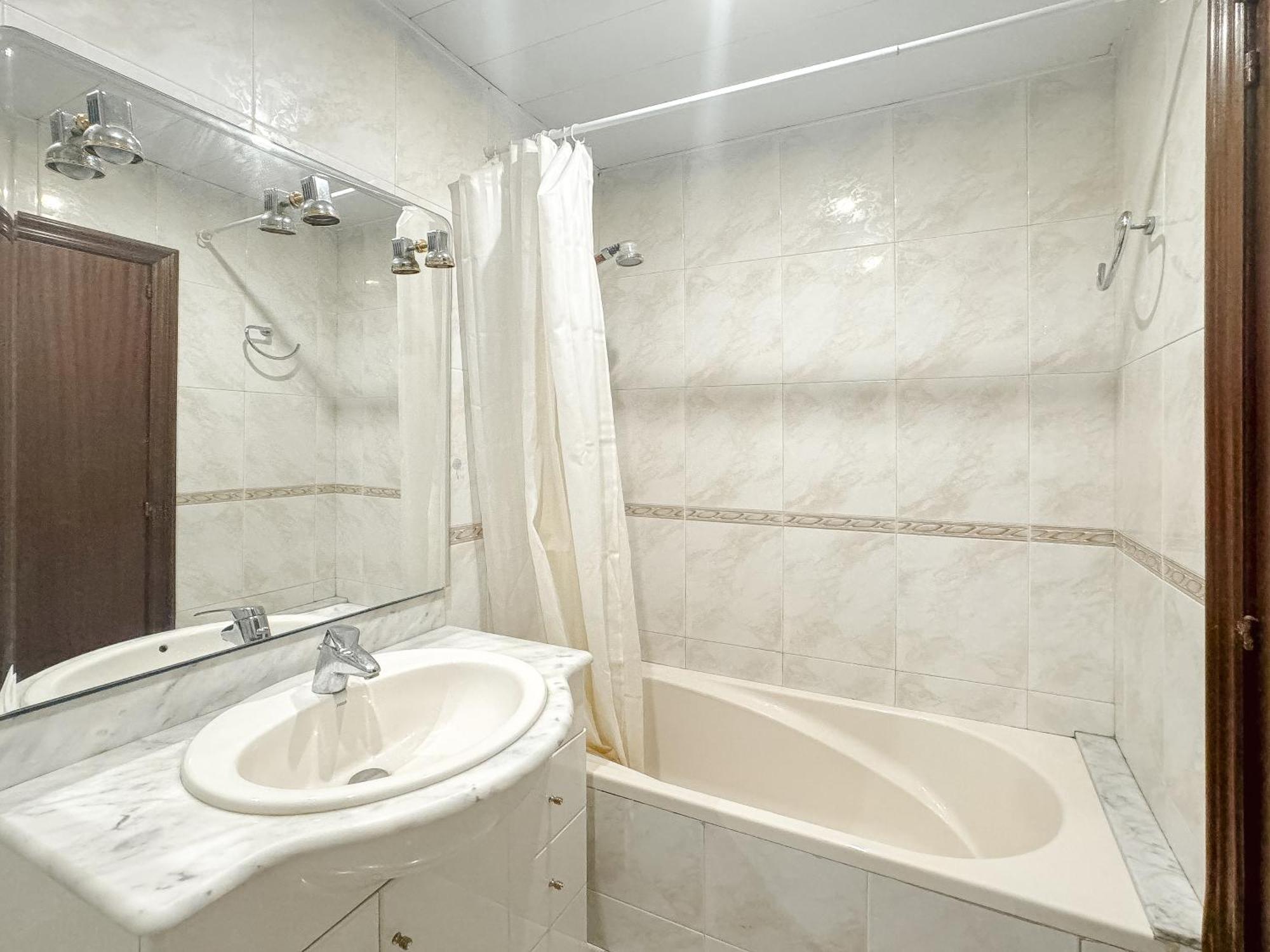 Charming In Shared Near Camp Nou * Barcelona