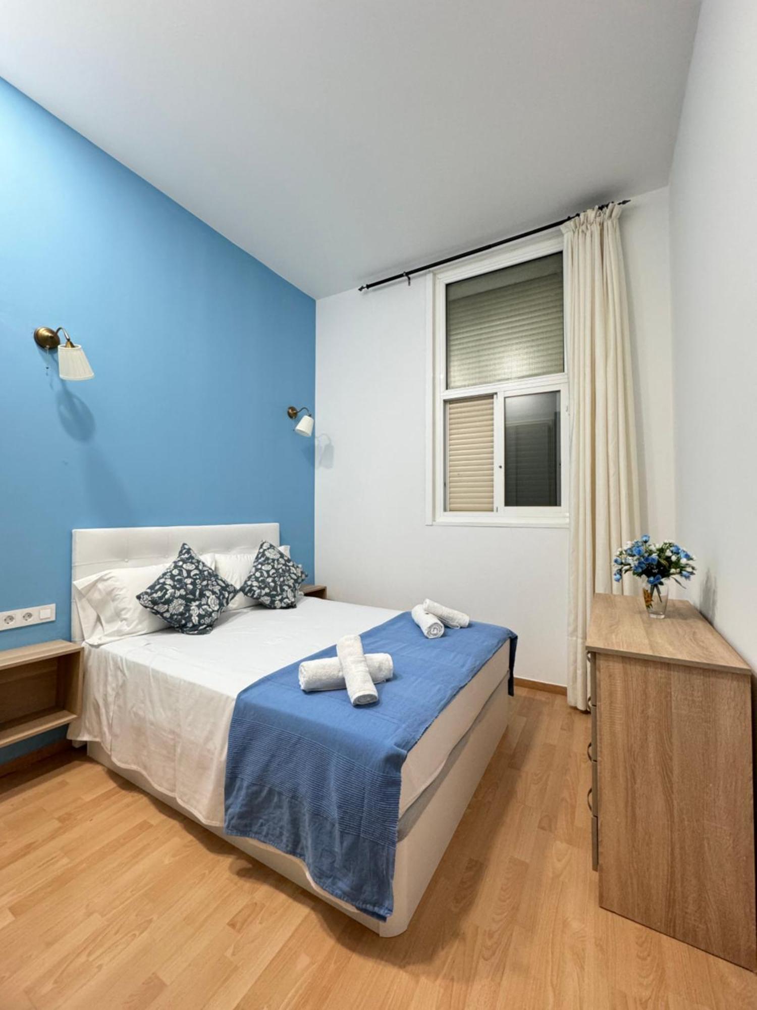 Pamis Sants, Apartment