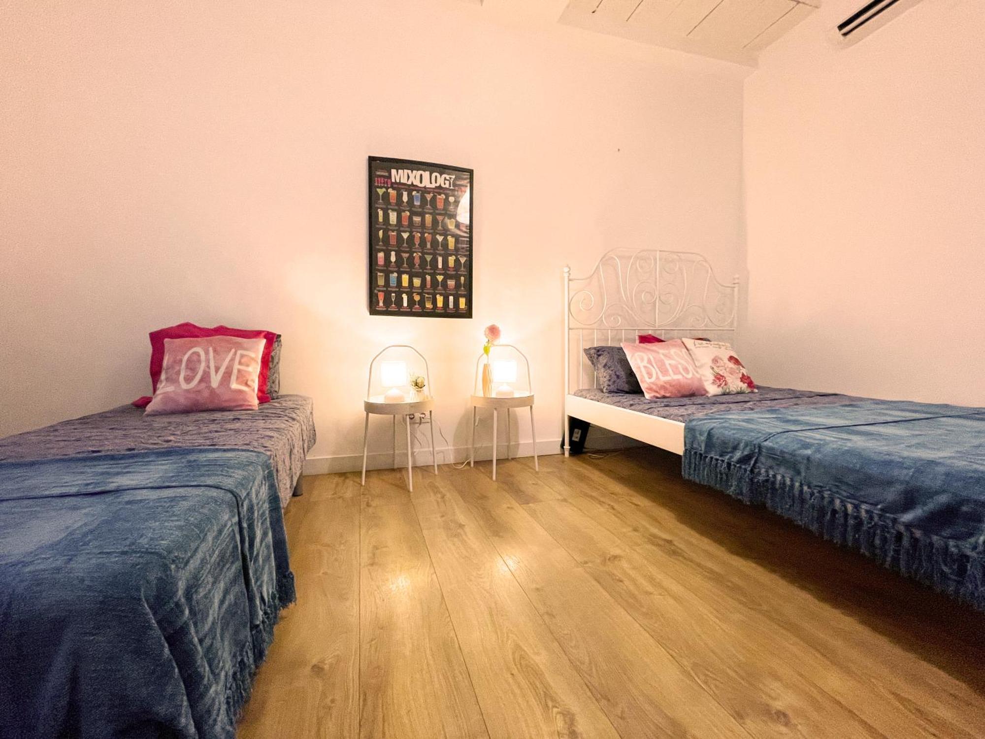 - Port Vell 1 Hostel
