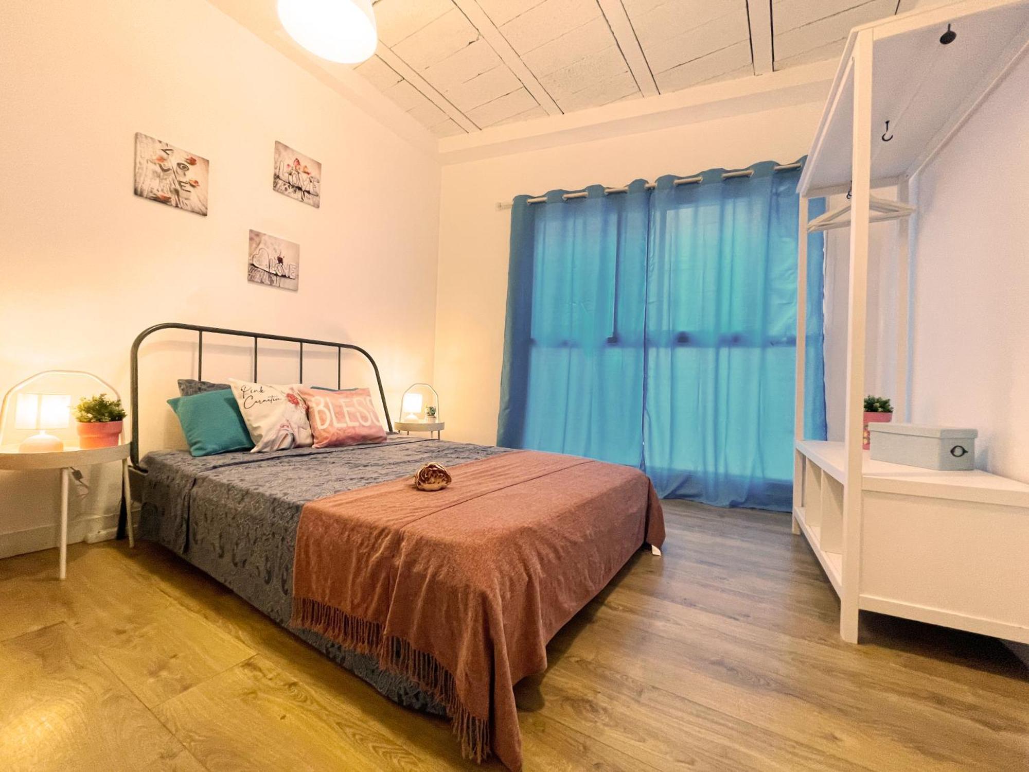 - Port Vell 1 Hostel