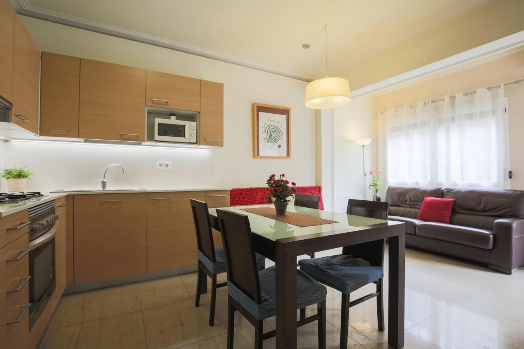 Apartment Fuer 6 Personen Ca 85 Qm In Barcelona-ciutat Vella, Costa Brava Costa Del Maresme Barcelona