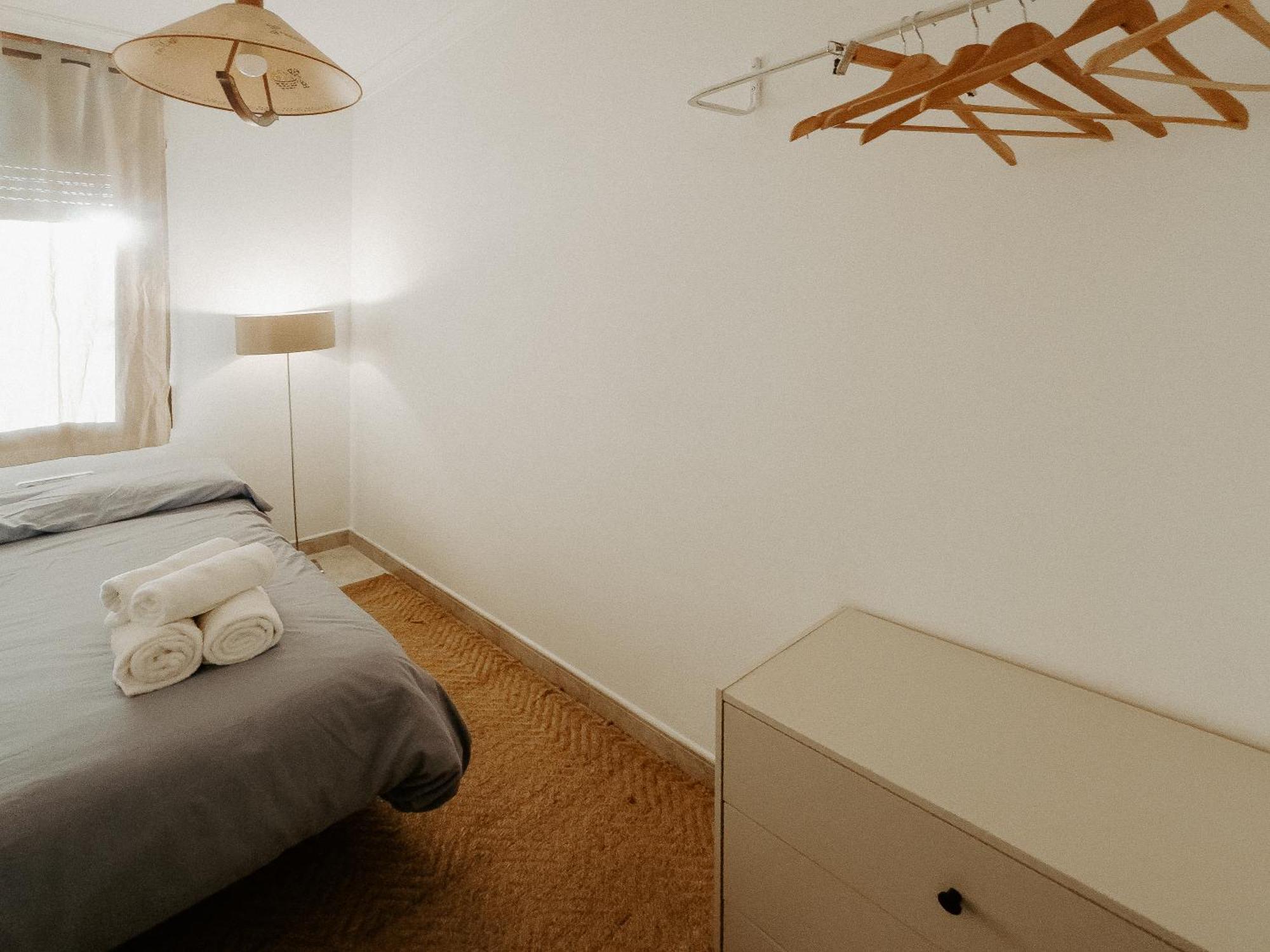 Charming In Shared Near Camp Nou Apartment *