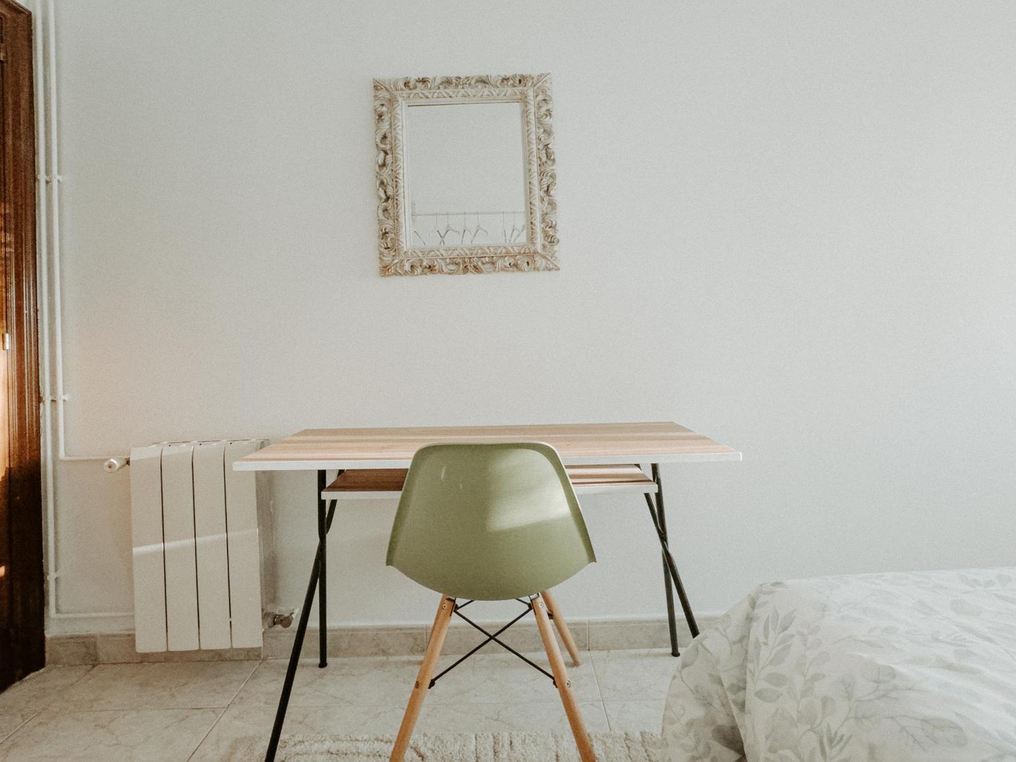 Apartment Charming In Shared Near Camp Nou Barcelona