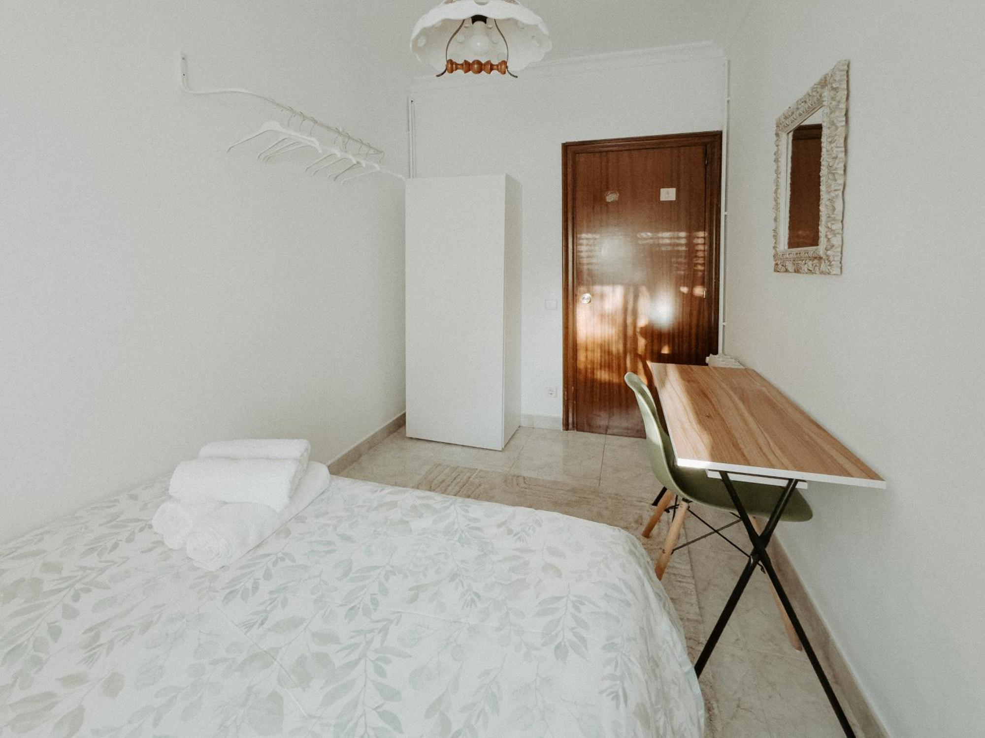 Charming In Shared Near Camp Nou Barcelona