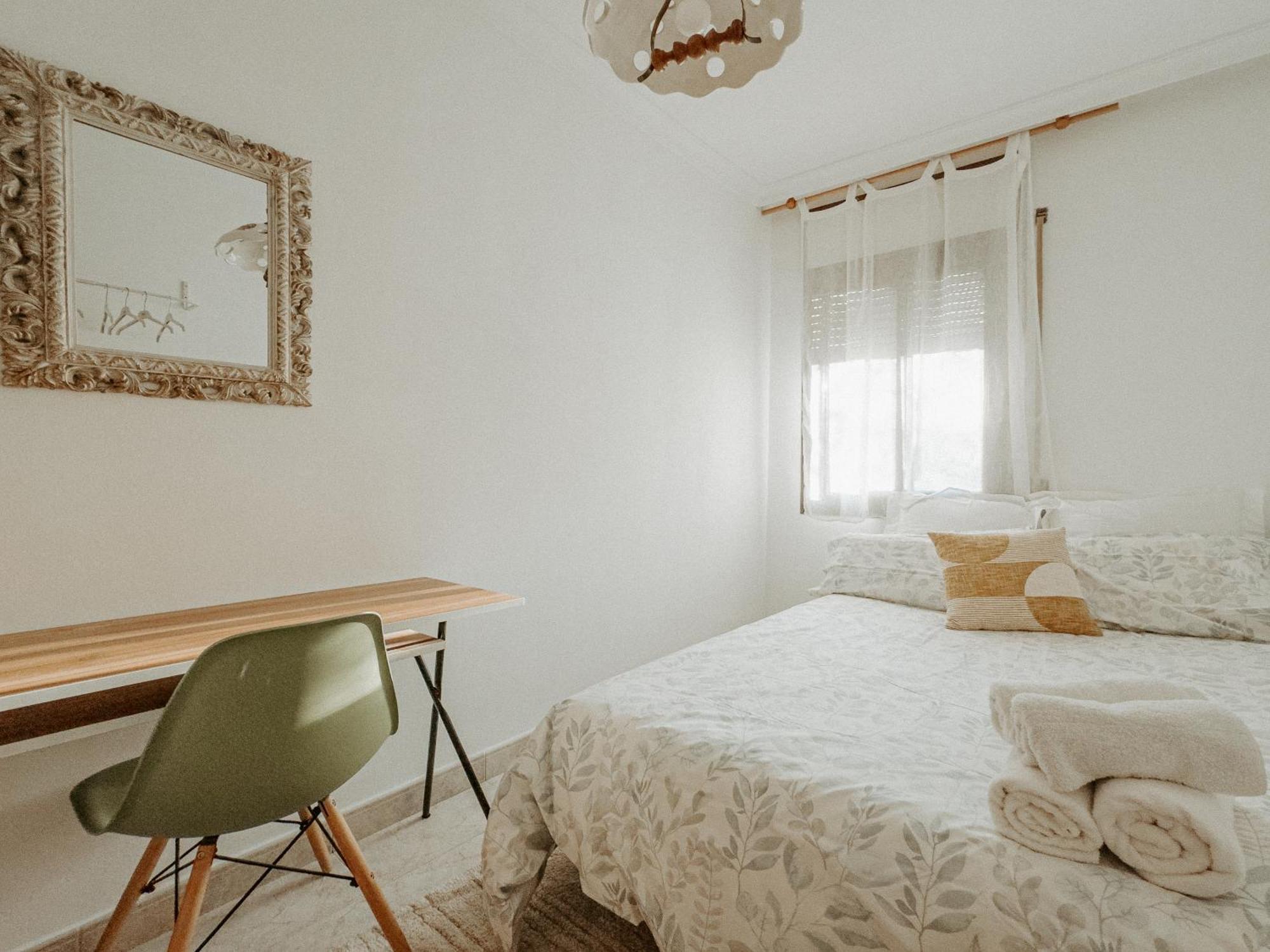 Apartment Charming In Shared Near Camp Nou